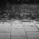 雨で革靴が濡れないための予防と濡れてしまった時の対処法